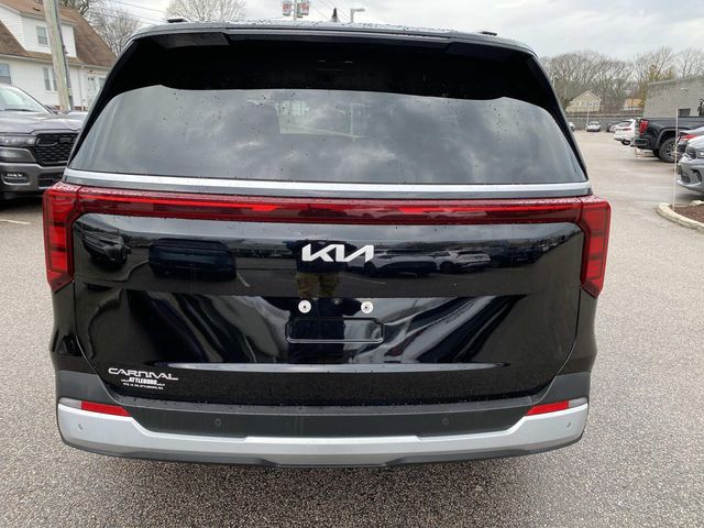 Used 2025 Kia Carnival Van