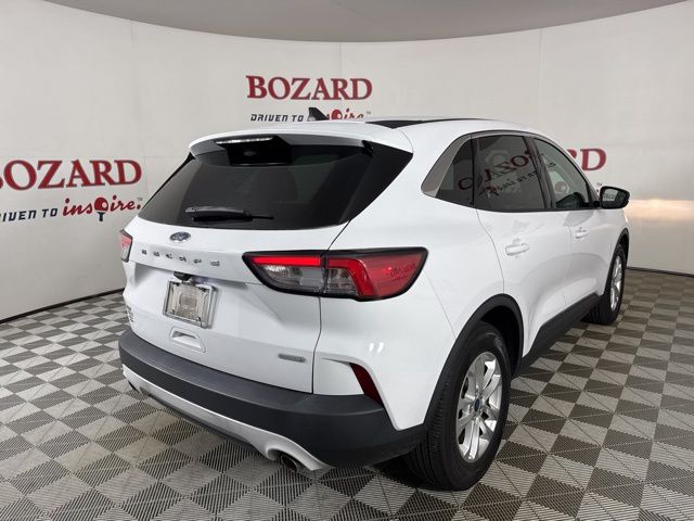 2020 Oxford White Ford Escape SE FWD SUV