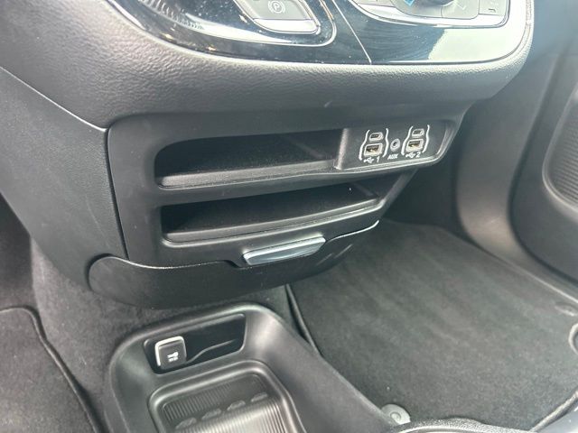 Used 2025 Chrysler Pacifica Van