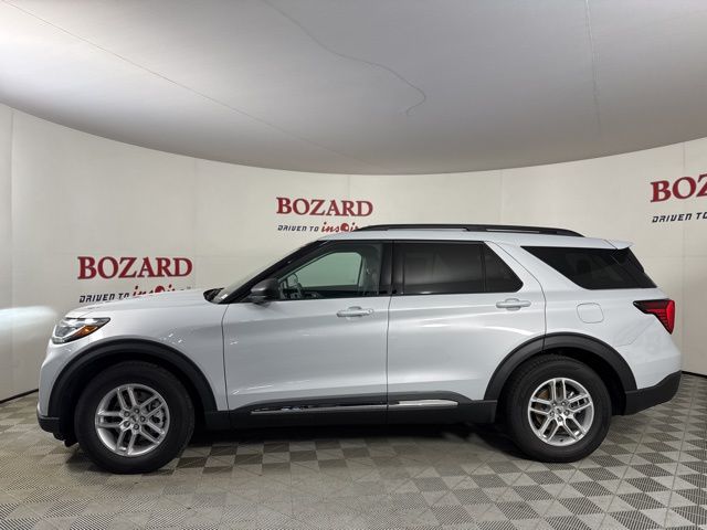 2025 Space White Metallic Ford Explorer Active RWD SUV