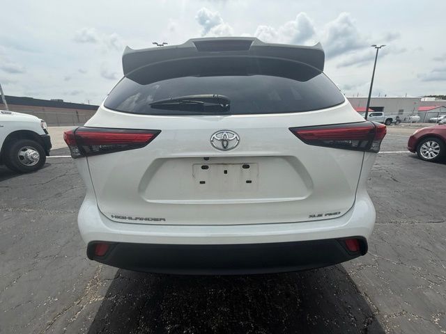 2021 Toyota Highlander XLE - Image 5