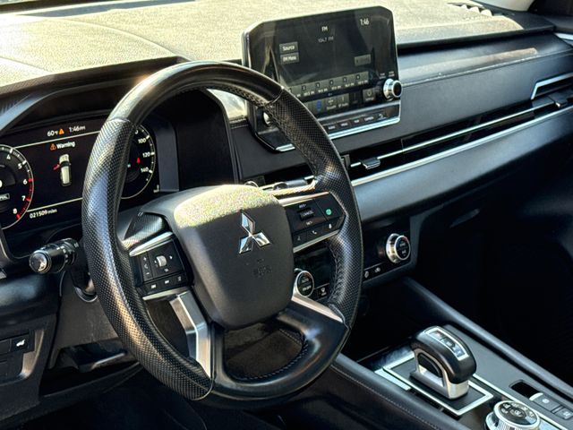 Used 2024 Silver Mitsubishi SE Black Edition w/Pano Roof image 19