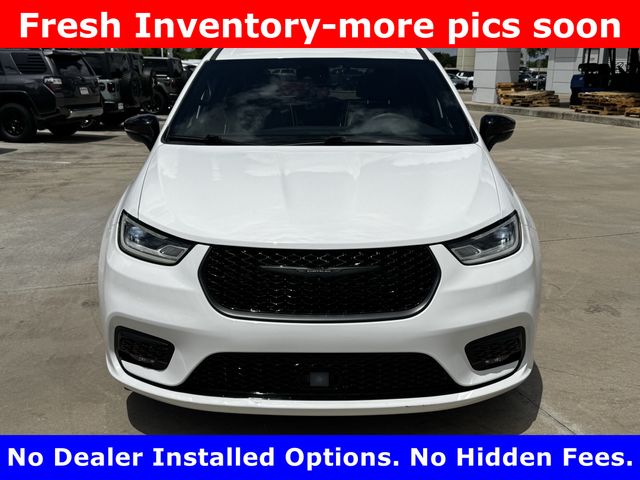 2025 Chrysler Pacifica Limited White at Mac Haik CDJR North Houston
