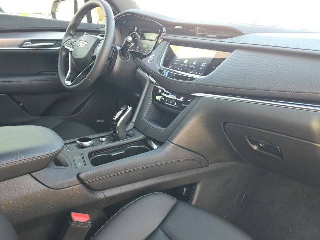 2024 Cadillac XT6 Luxury:C02525