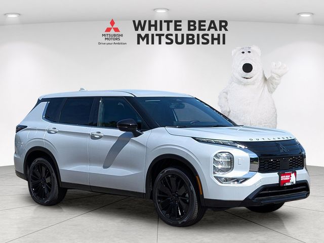 Diamond White 2026 Mitsubishi Outlander SUV / Crossover All-Wheel Drive Continuously Variable Transmission