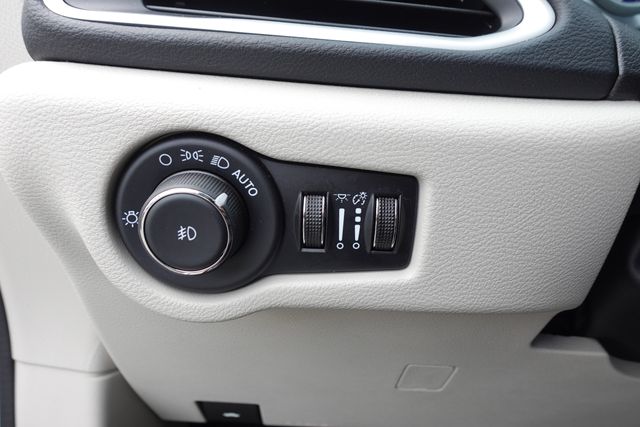 used 2024 Chrysler Pacifica car, priced at $25,889