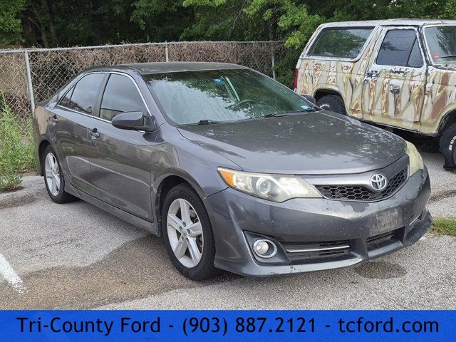 Magnetic Gray Metallic 2013 Toyota Camry SE Sedan Front-Wheel Drive 6-Speed Automatic