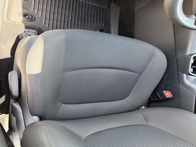 2025 Toyota RAV4 LE - Photo 9