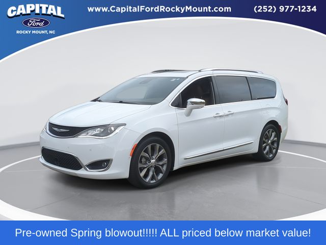 2020 Chrysler Pacifica Limited's photo