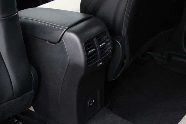 Used 2022  Ford Titanium image 22