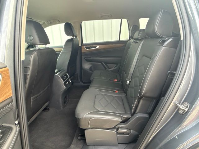 2025 Volkswagen Atlas 2.0T SE w/Technology:L168456A