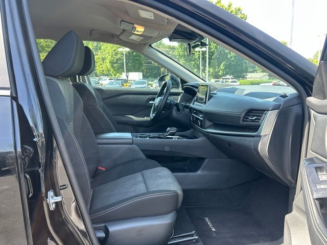 2025 Nissan Rogue SV - Photo 18