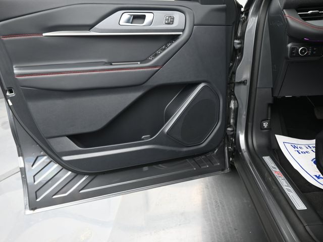 2025 Ford Explorer ST-Line photo