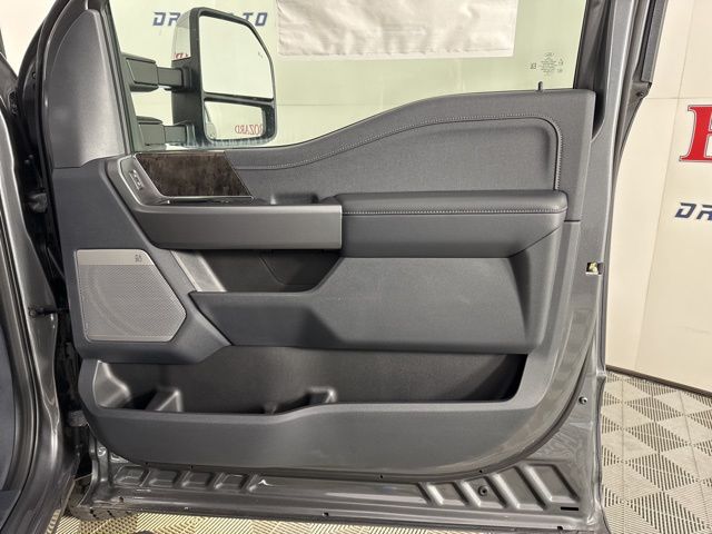 2025 Carbonized Gray Metallic Ford F-250SD Lariat 4X4 Truck