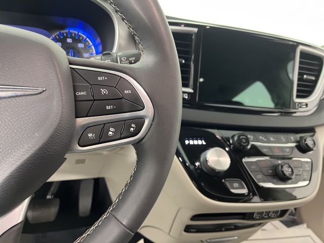 2022 Chrysler Pacifica Touring L 21