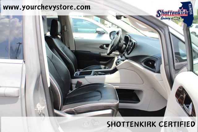 Used 2023 Chrysler Pacifica Van