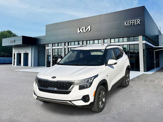 Snow White Pearl 2021 Kia Seltos S AWD SUV / Crossover All-Wheel Drive Continuously Variable Transmission