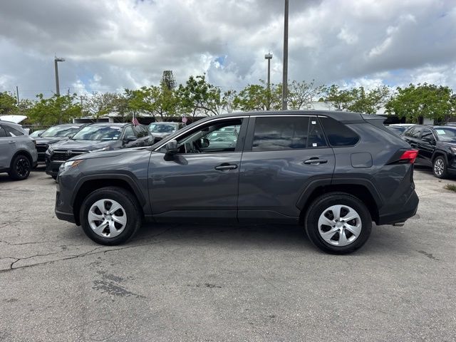 2025 Toyota RAV4 LE - Photo 6