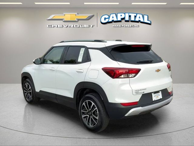Used 2025 White Chevrolet LT image 4