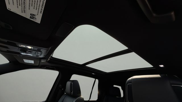 Used 2022 White Cadillac Sport image 19