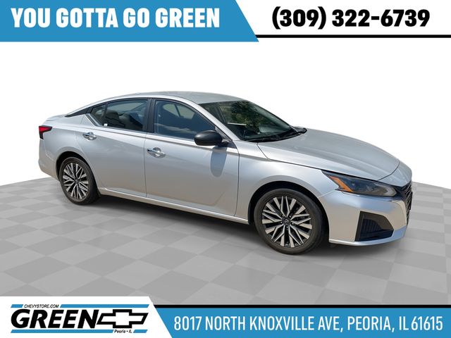 Brilliant Silver Metallic 2024 Nissan Altima Sedan Front-Wheel Drive Continuously Variable Transmission
