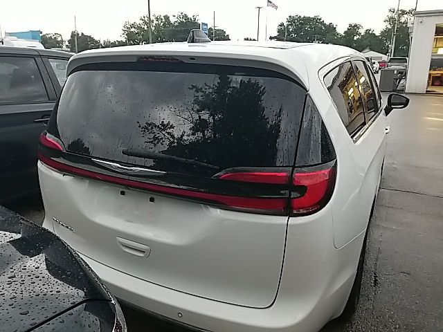 Used 2024 Chrysler Pacifica Van