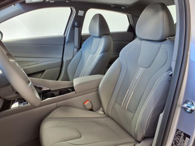 2025 Hyundai Elantra SEL Convenience photo