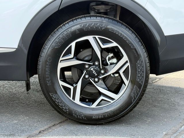used 2025 Kia Sportage car, priced at $25,692