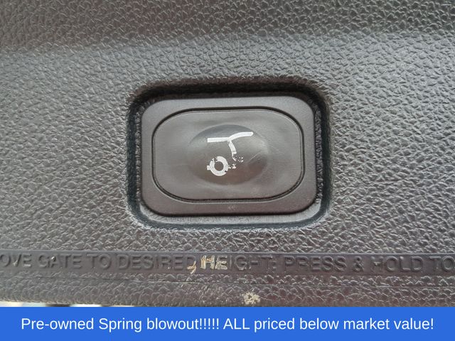 Used 2019 White Platinum Clearcoat Metallic Ford XLT image 43