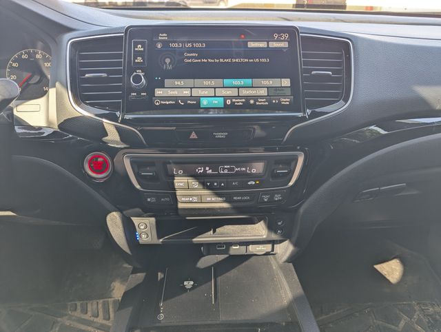 2025 White Honda Ridgeline Black Edition AWD Truck