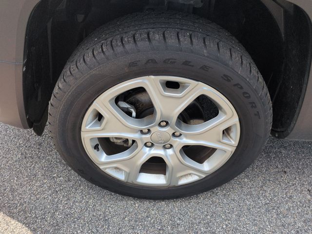 Used 2022 Gray Jeep Limited image 10