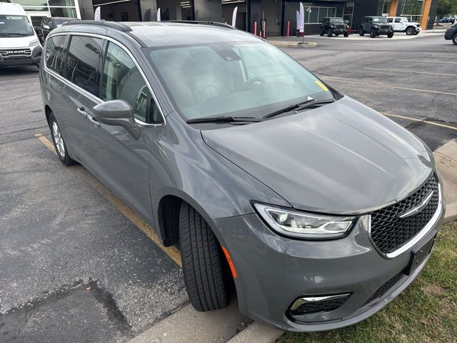 2022 Chrysler Pacifica Touring L 2