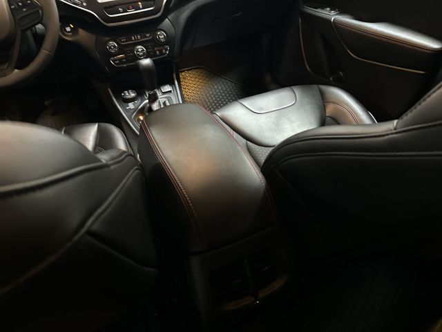 Certified Used 2022 White Jeep Trailhawk image 23