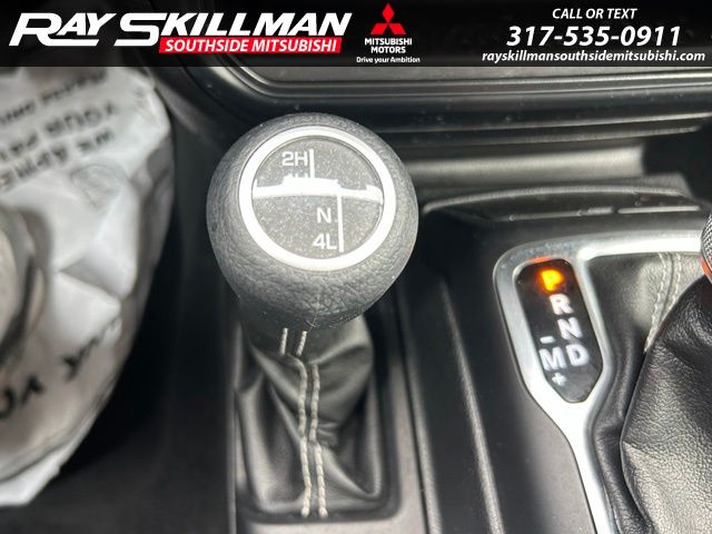 Used 2019 White Jeep Unlimited Sahara image 18