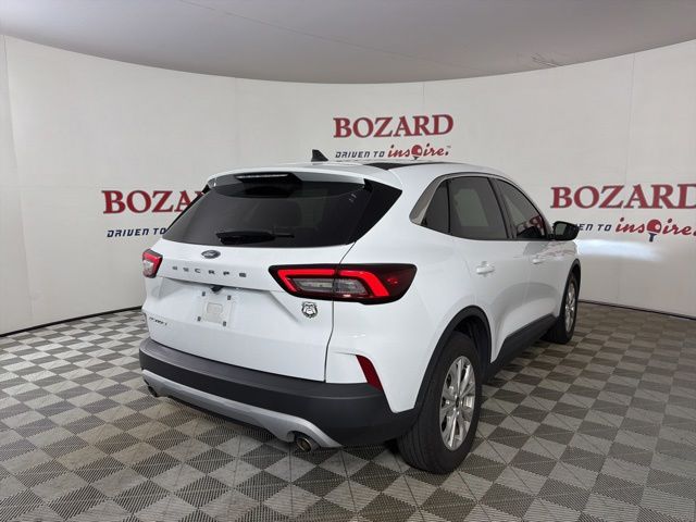 2023 Oxford White Ford Escape Active FWD SUV