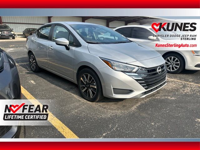Brilliant Silver Metallic 2025 Nissan Versa Sedan Front-Wheel Drive Continuously Variable Transmission