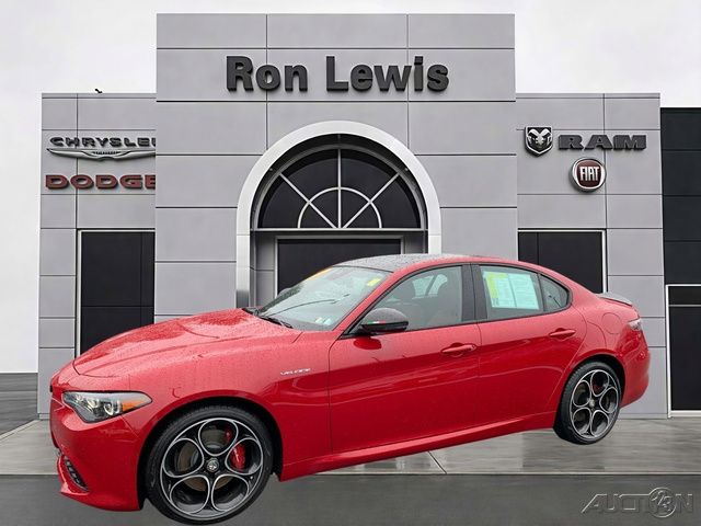 Alfa Rosso 2024 Alfa Romeo Giulia Veloce AWD Sedan All-Wheel Drive 8-Speed Automatic