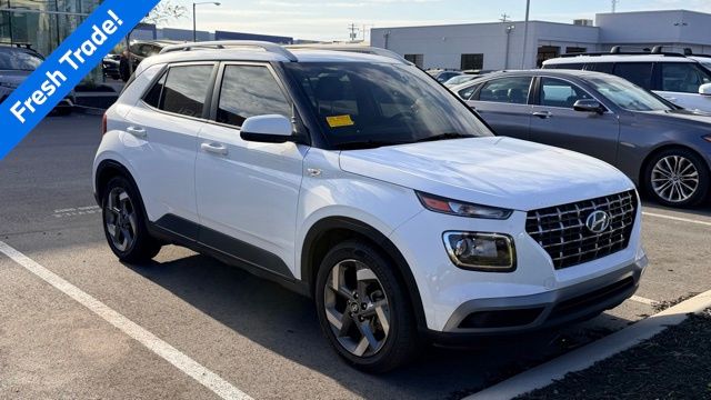 Ceramic White 2022 Hyundai Venue SEL FWD SUV / Crossover Front-Wheel Drive Continuously Variable Transmission