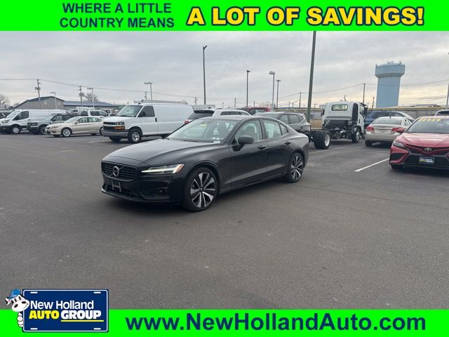 2022 Volvo S60 B5 Momentum AWD
