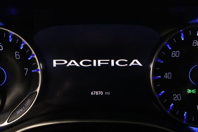 2022 Chrysler Pacifica Touring L 11