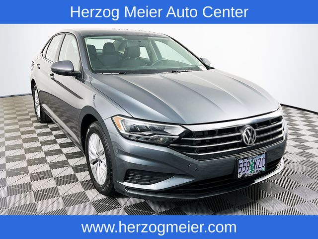 Platinum Gray Metallic 2019 Volkswagen Jetta Sedan Front-Wheel Drive 6-Speed Manual