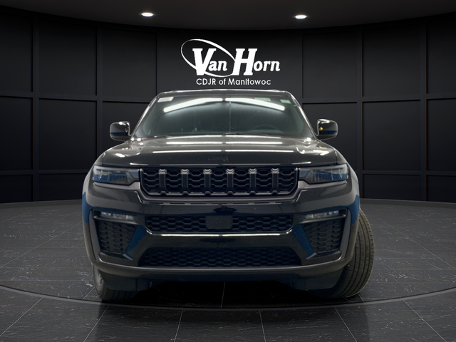 New 2026 Diamond Black Crystal Pearlcoat Jeep Limited image 2