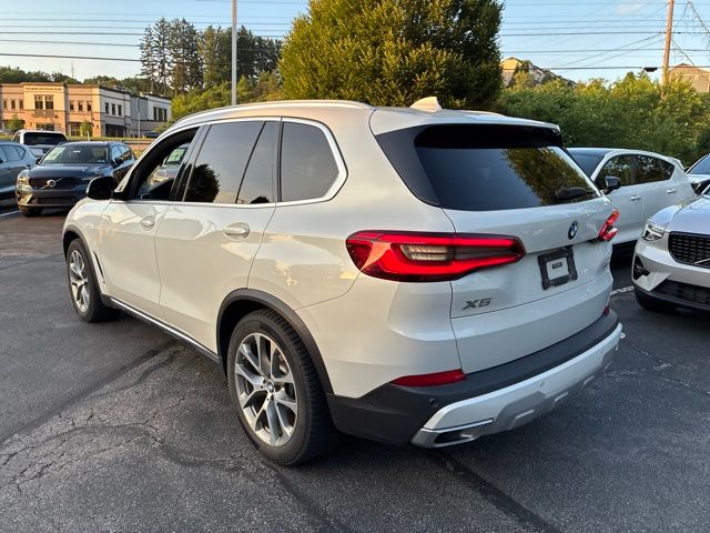 Used 2020 White BMW xDrive40i image 3