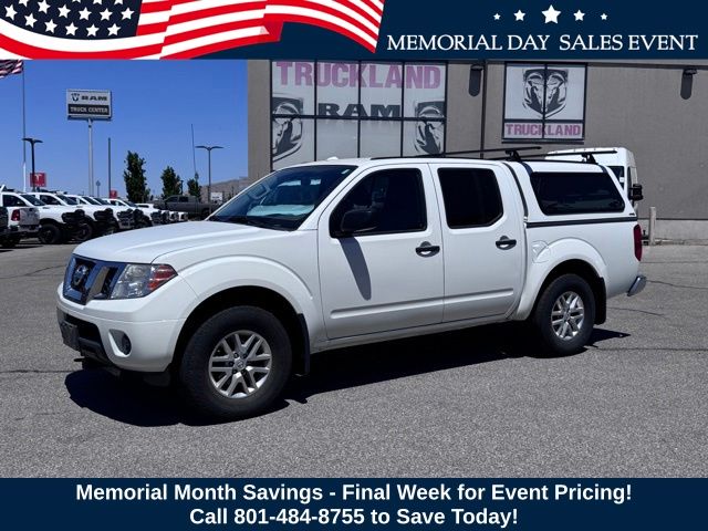 Glacier White 2017 Nissan Frontier SV V6 Crew Cab 4WD Pickup Truck Four-Wheel Drive 5-Speed Automatic Overdrive