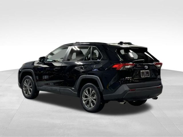 2022 Toyota RAV4 Hybrid XLE Premium 3