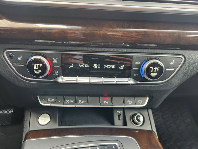 2018 Audi Q5 2.0T Black at Autostrade
