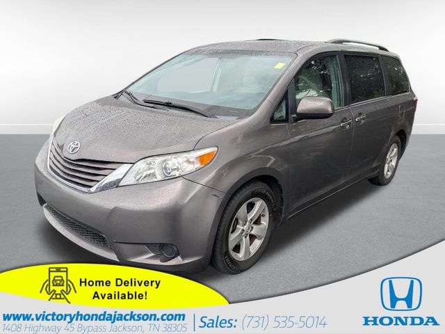 2015 Toyota Sienna LE 7-Passenger Auto Access Seat