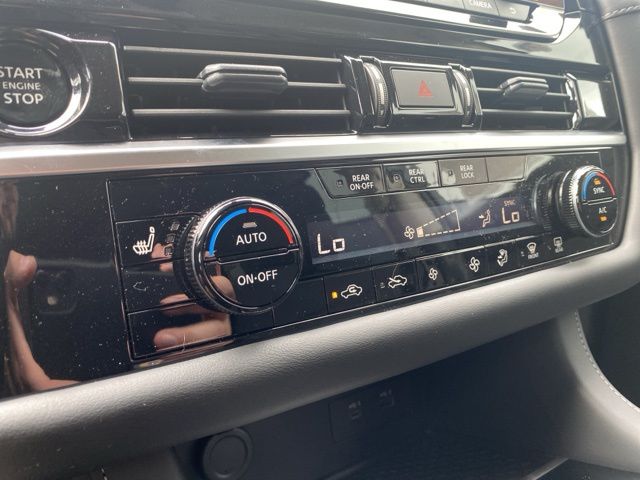2025 Nissan Pathfinder SV photo