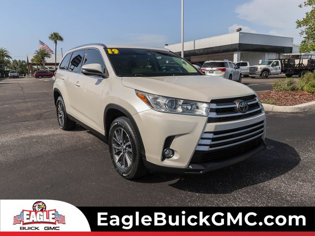  2019 Toyota Highlander XLE FWD   