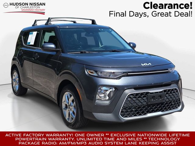 Gravity Gray 2022 Kia Soul SUV / Crossover Front-Wheel Drive Continuously Variable Transmission